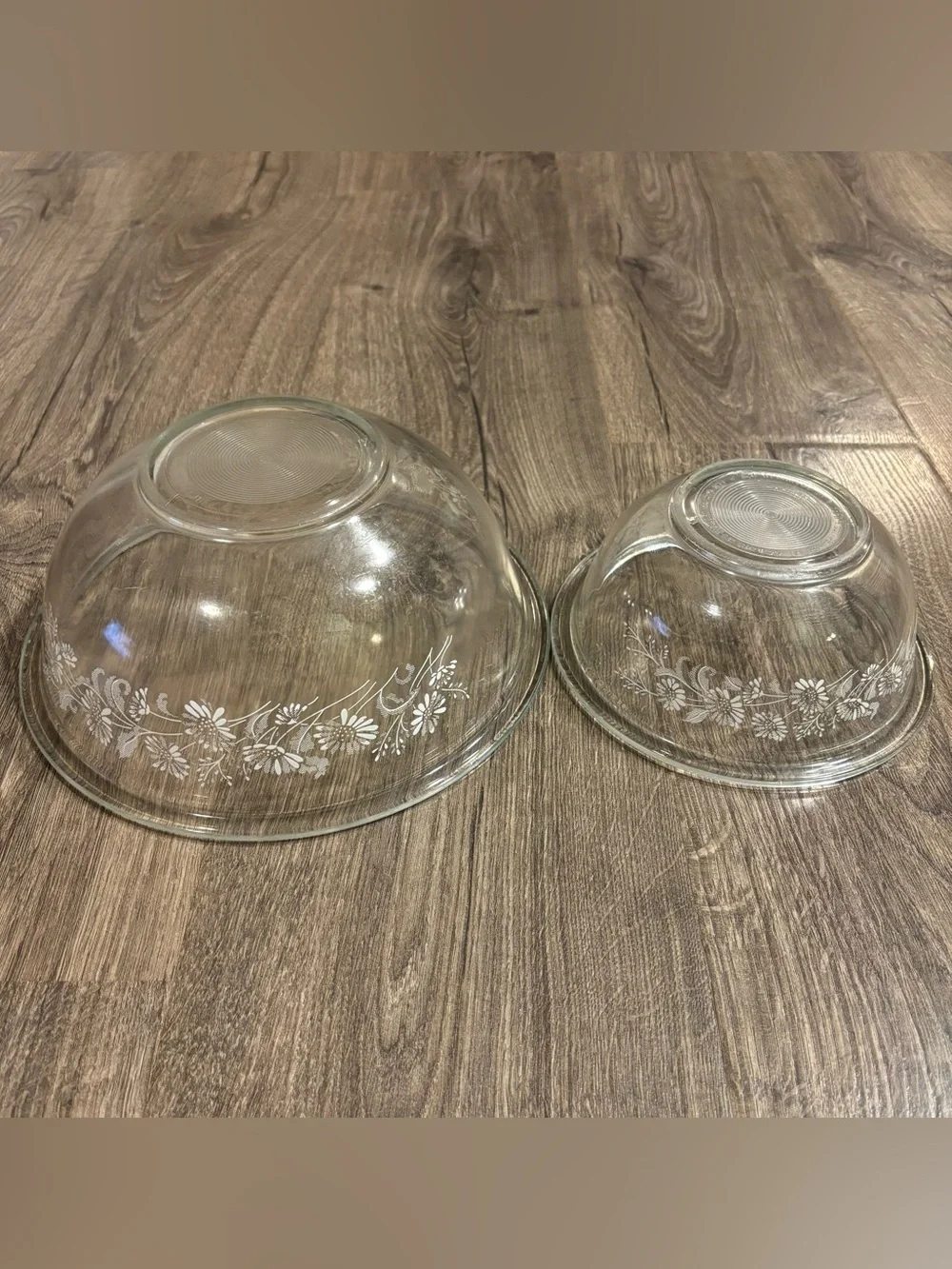 Pyrex Corning USA Colonial Mist Nesting Mixing Bowls Lot of 2  (2.5L & 1L)